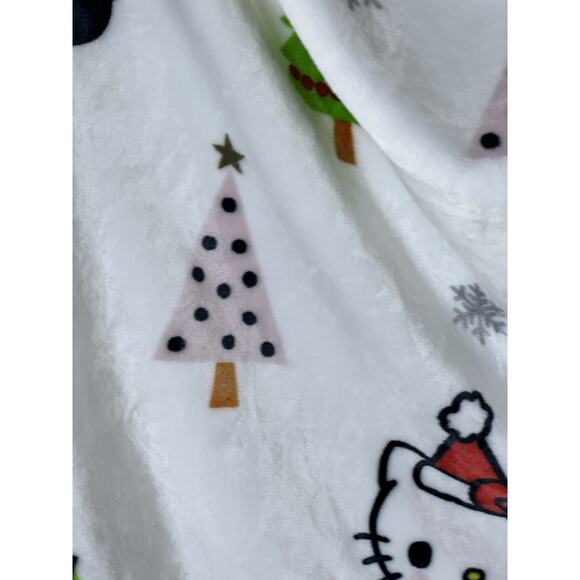 Hello Kitty Christmas Plush Throw 2025- Festive Holiday Blanket 50x70 New - Picture 7 of 8